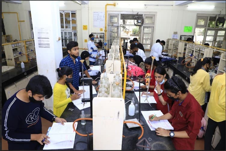 R.D. & S.H. National College And S.W.A. Science College Mumbai Classes & labs photo 16